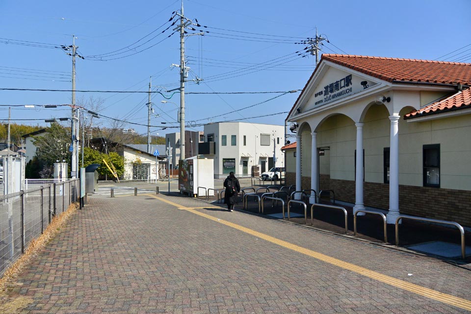 神戸電鉄道場南口駅前