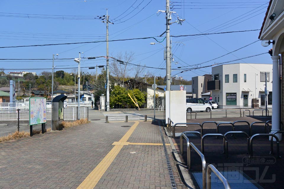 神戸電鉄道場南口駅前
