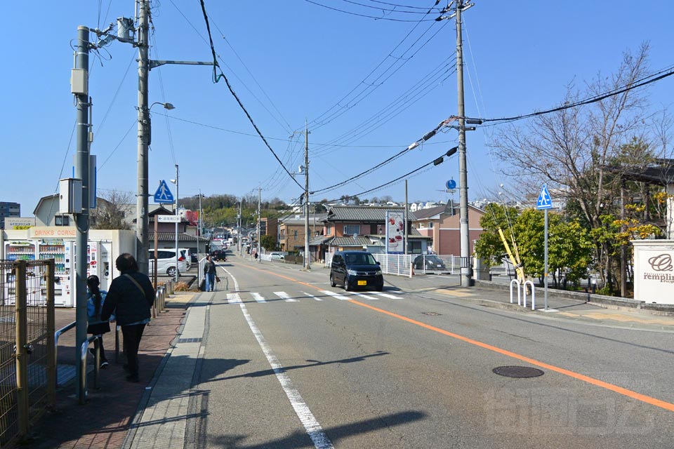 神戸電鉄道場南口駅前