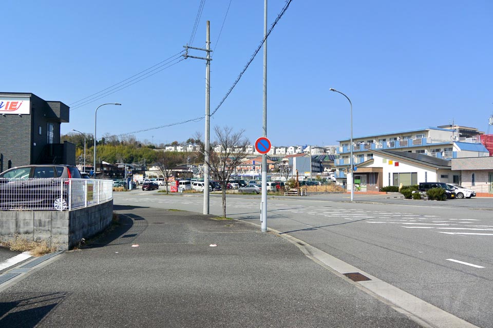 神戸電鉄道場南口駅前