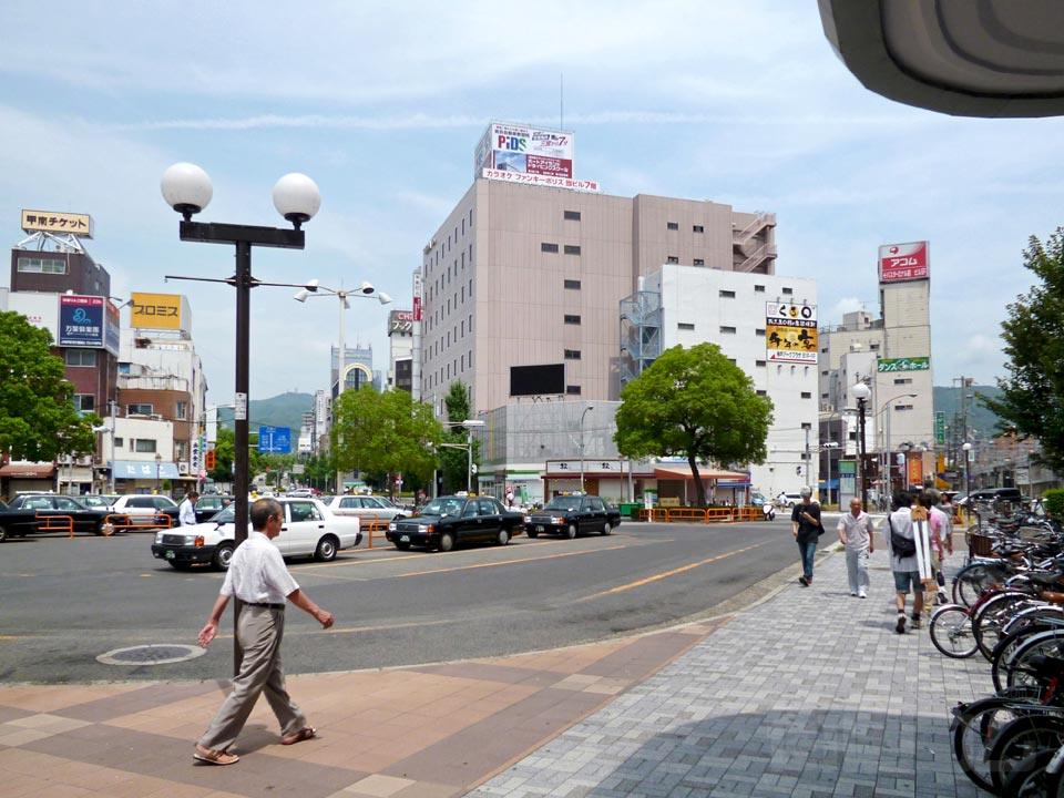 JR神戸駅北口前(中央口側)