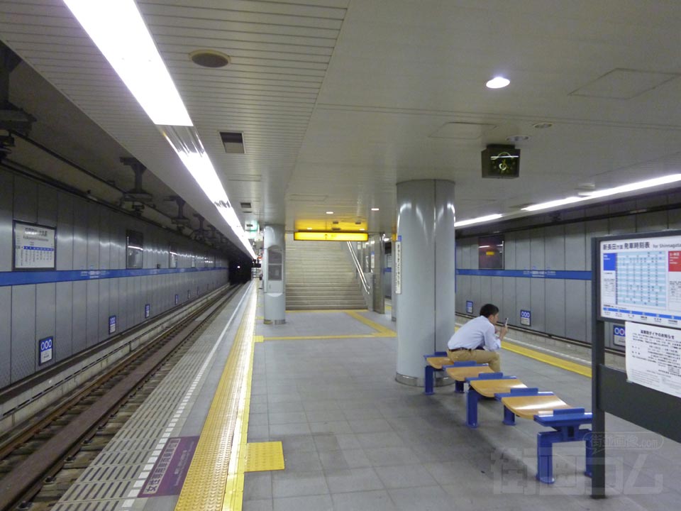 神戸市営地下鉄旧居留地・大丸前駅ホーム