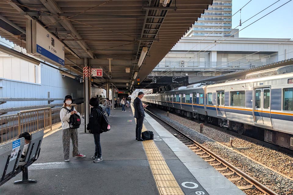 JR灘駅ホーム（JR神戸線）