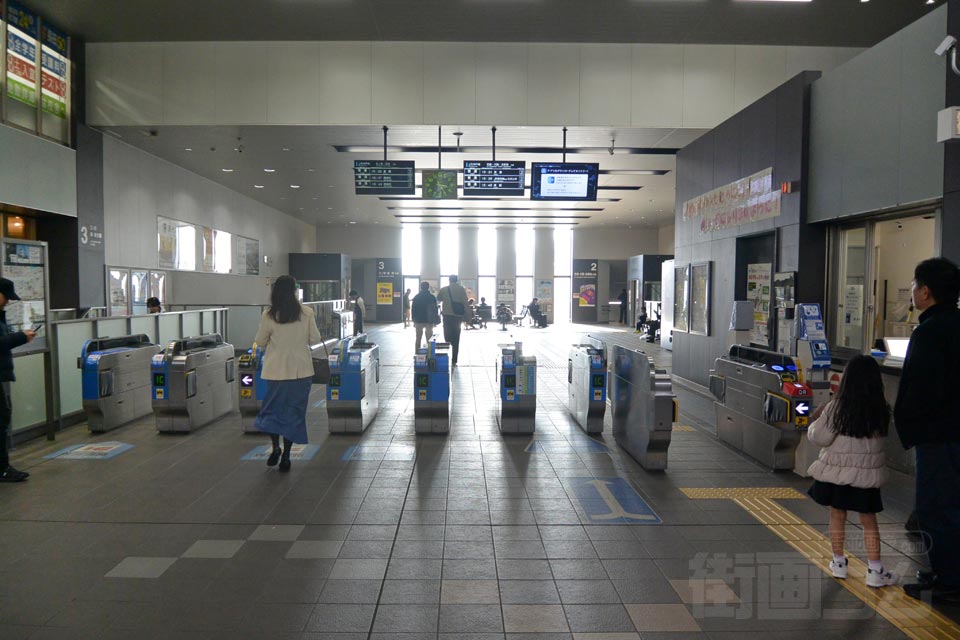 JR灘駅改札口