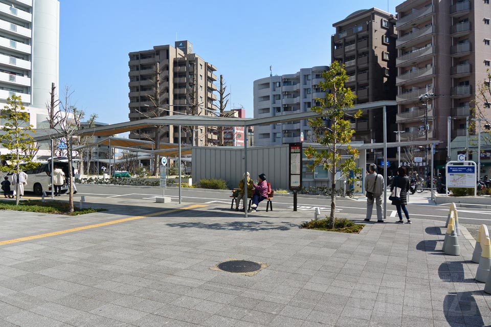 JR灘駅南口