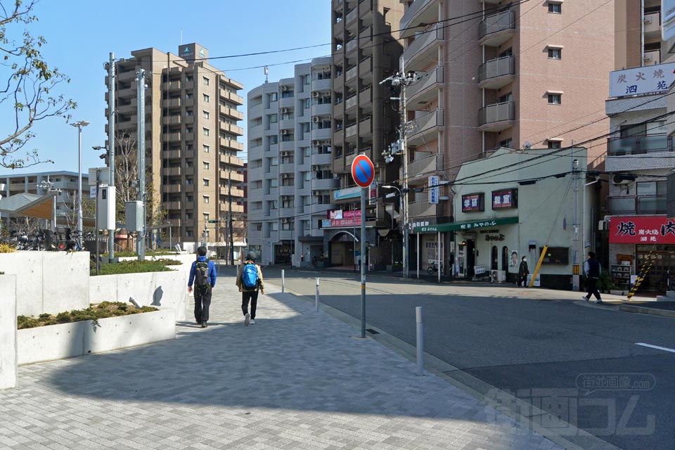 JR灘駅南口
