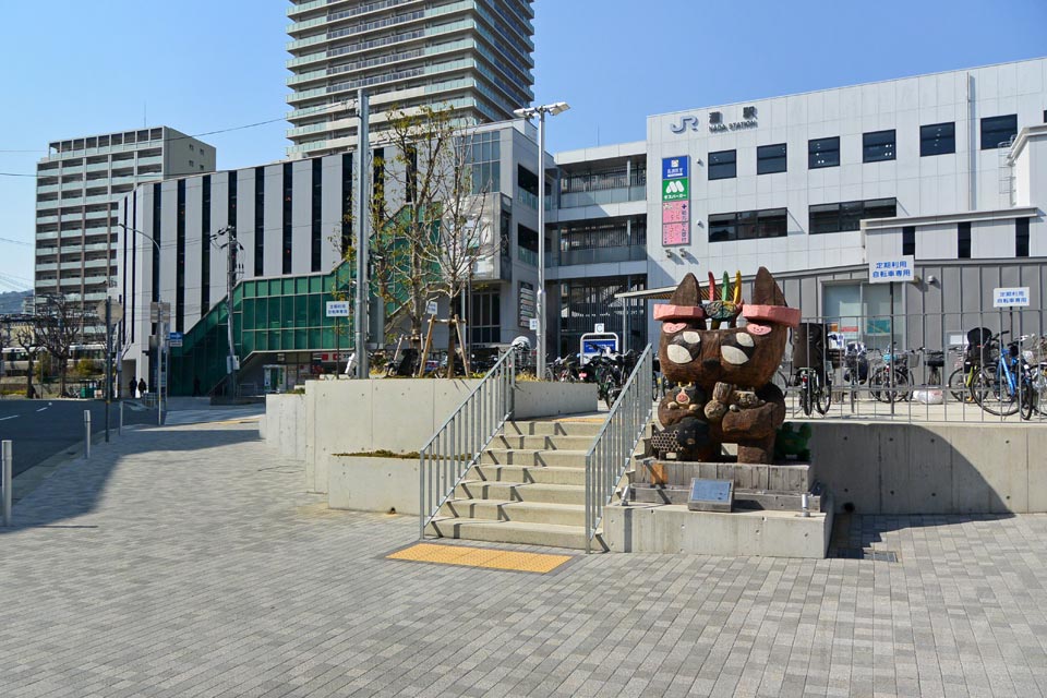 JR灘駅南口