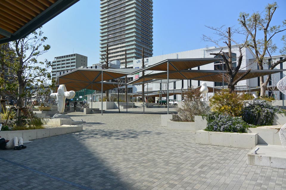JR灘駅南口