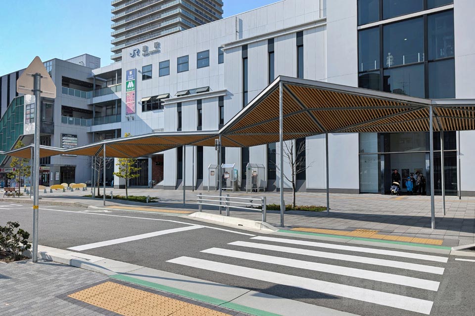 JR灘駅南口