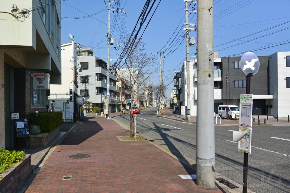 阪神岩屋駅前（東向）バス停