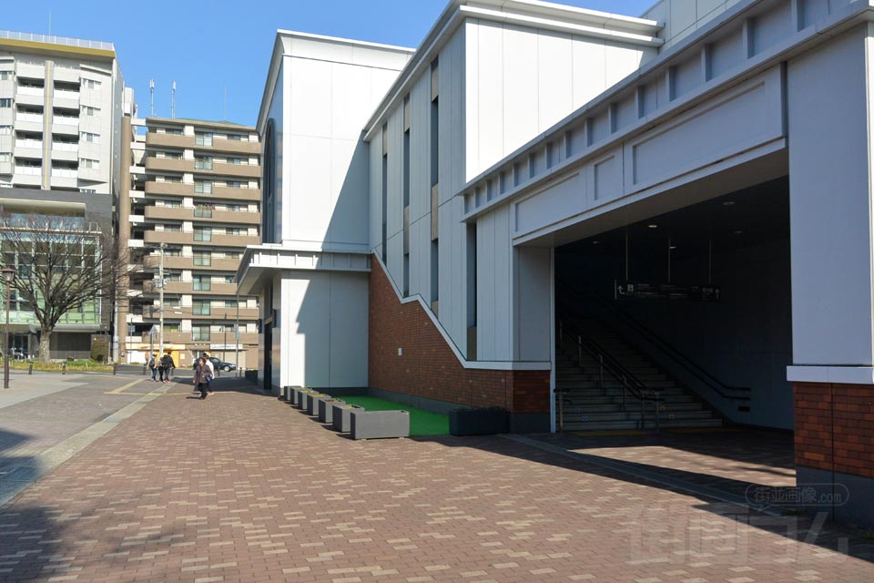 JR灘駅北口