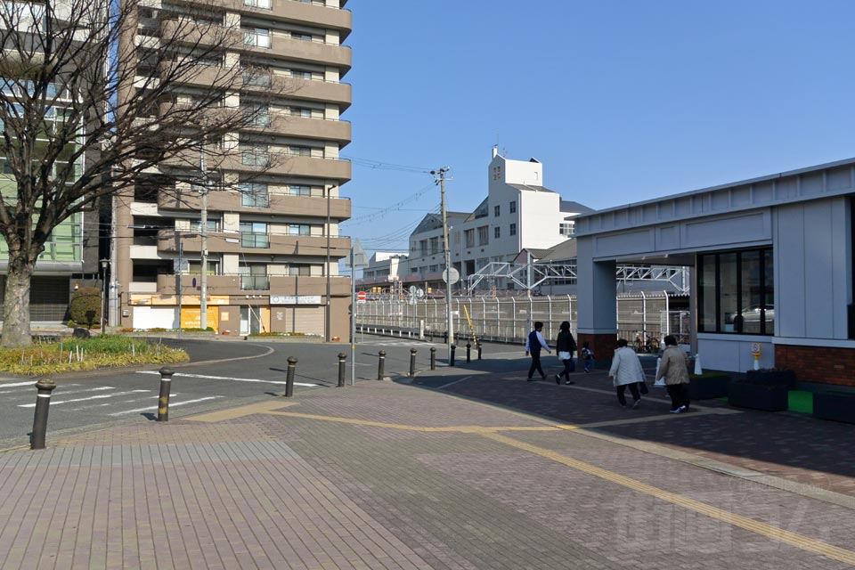 JR灘駅北口