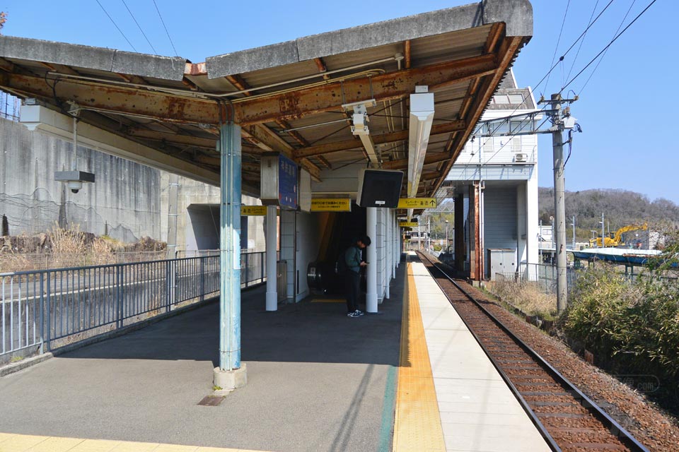 神戸電鉄神鉄道場駅ホーム（神戸電鉄三田線）