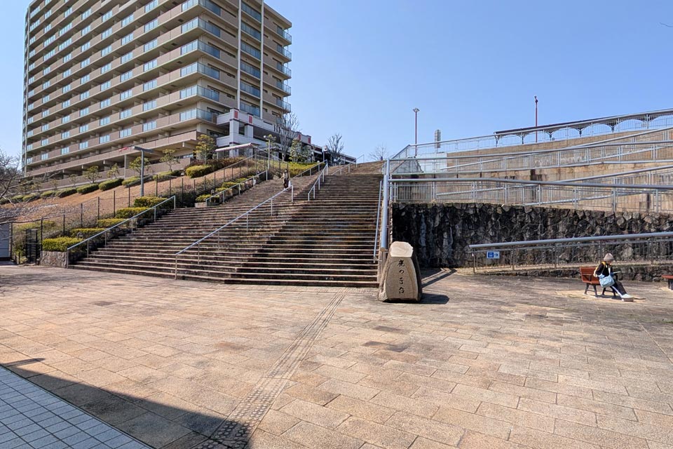 神戸電鉄神鉄道場駅前（西側）