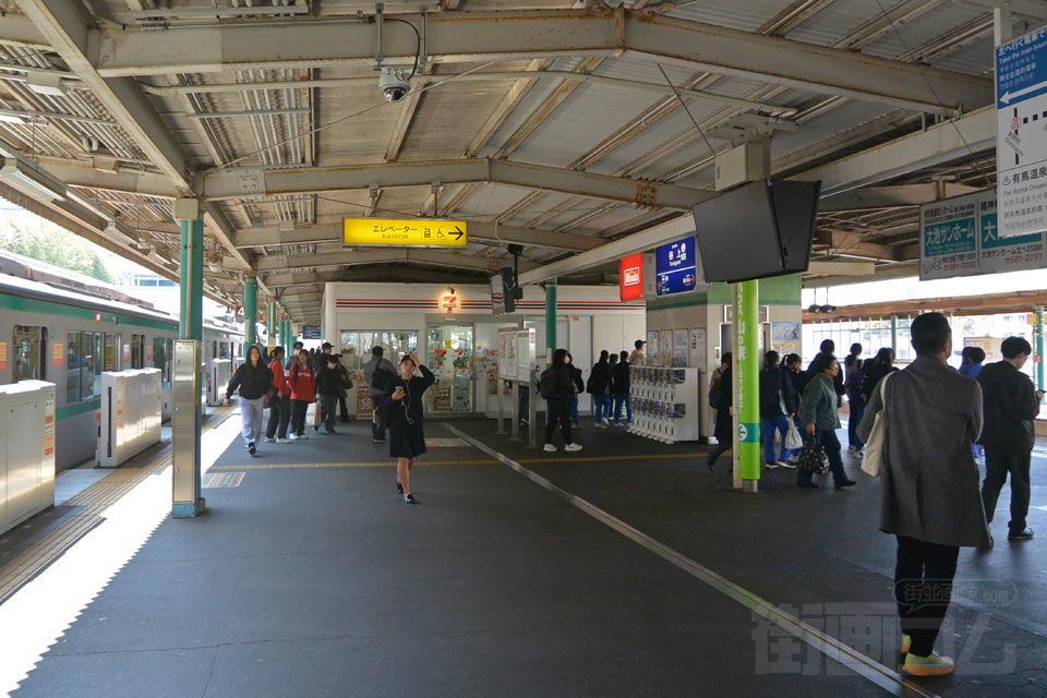 神鉄・地下鉄谷上駅ホーム（神戸電鉄有馬線・神戸市営地下鉄北神線）