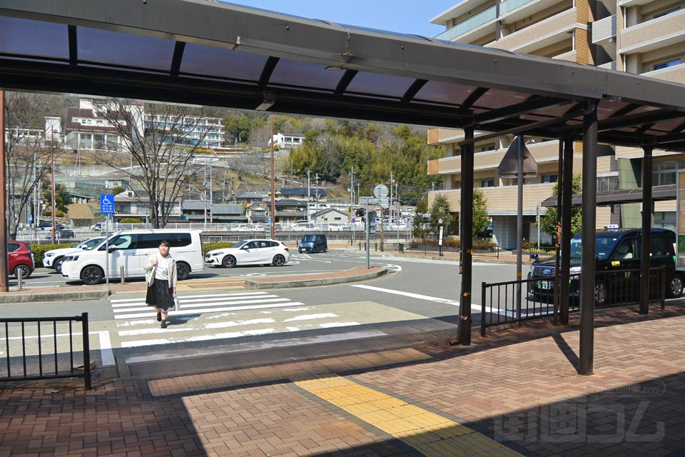 神鉄・神戸市営地下鉄谷上駅前