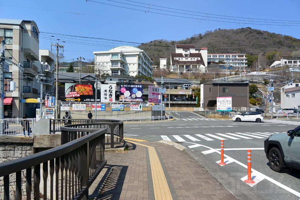 谷上駅前交差点