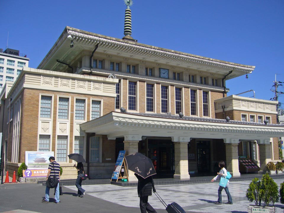 奈良市総合観光案内所(旧JR奈良駅舎)