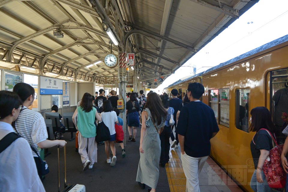 JR下関駅ホーム（JR山陽本線）