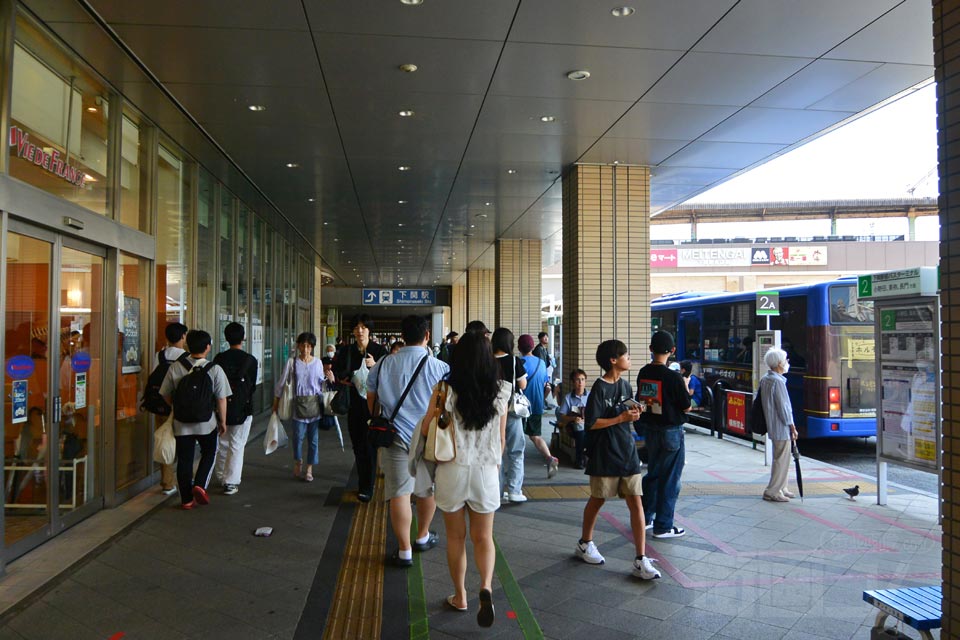 下関駅前バスターミナル