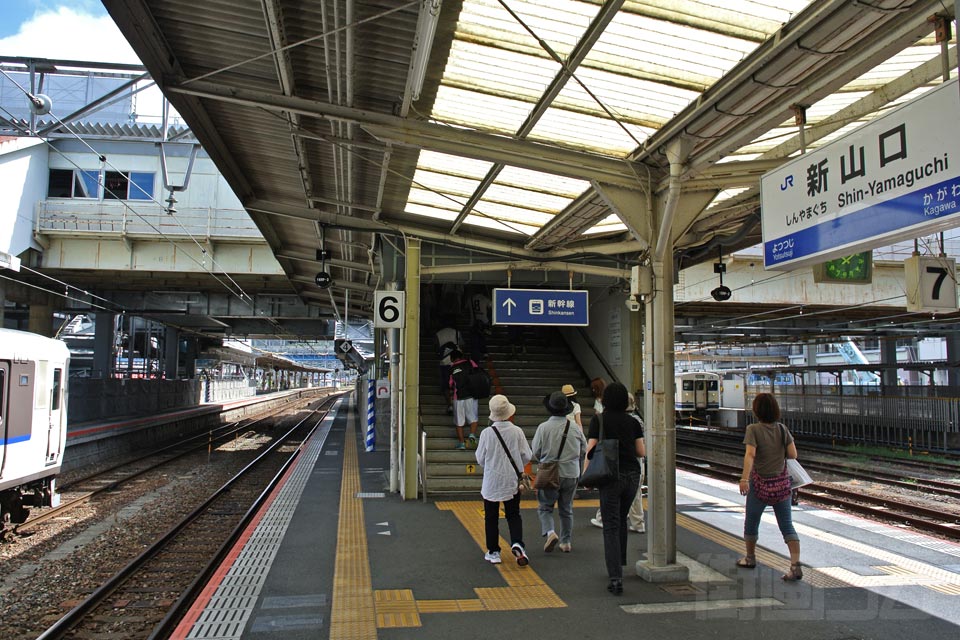 JR新山口駅ホーム(JR山陽本線)写真画像