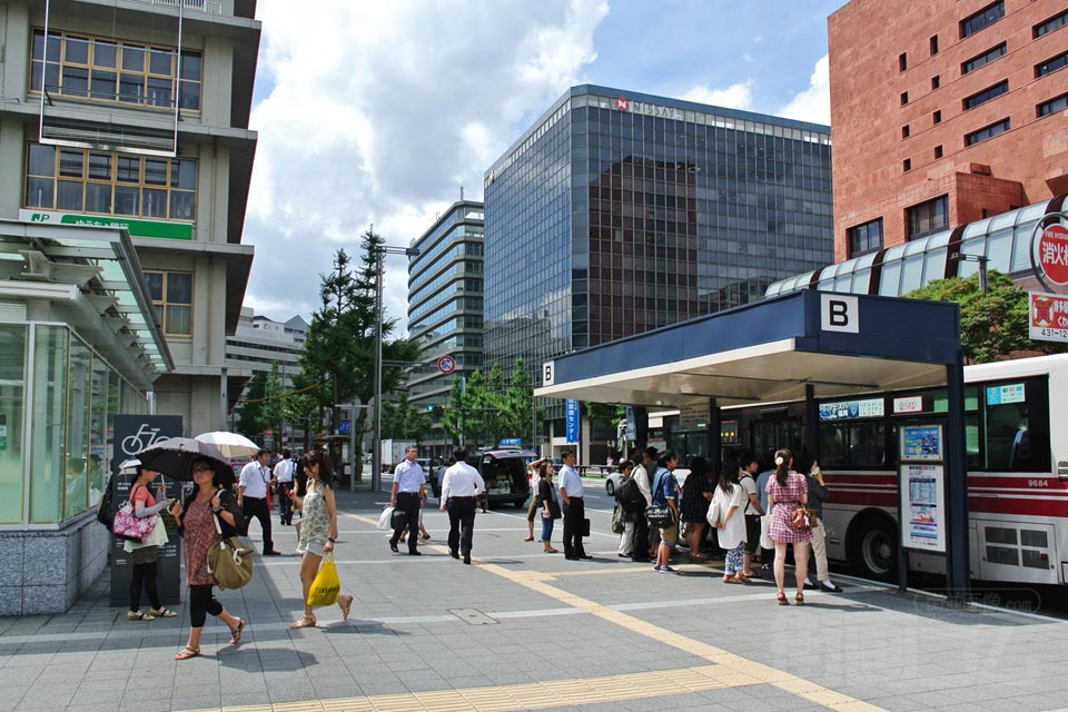 博多駅前バス停