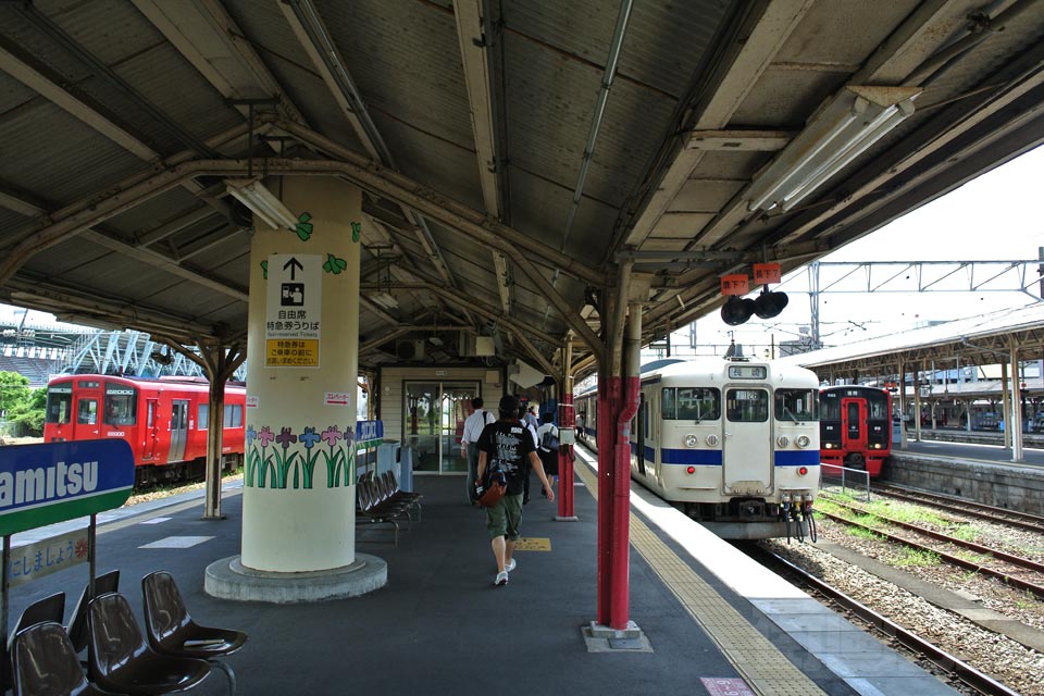 JR鳥栖駅ホーム(JR鹿児島本線・JR長崎本線)