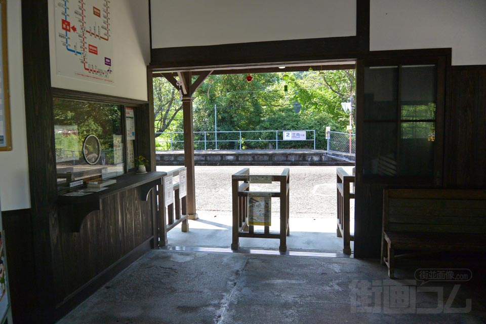 JR網田駅改札口