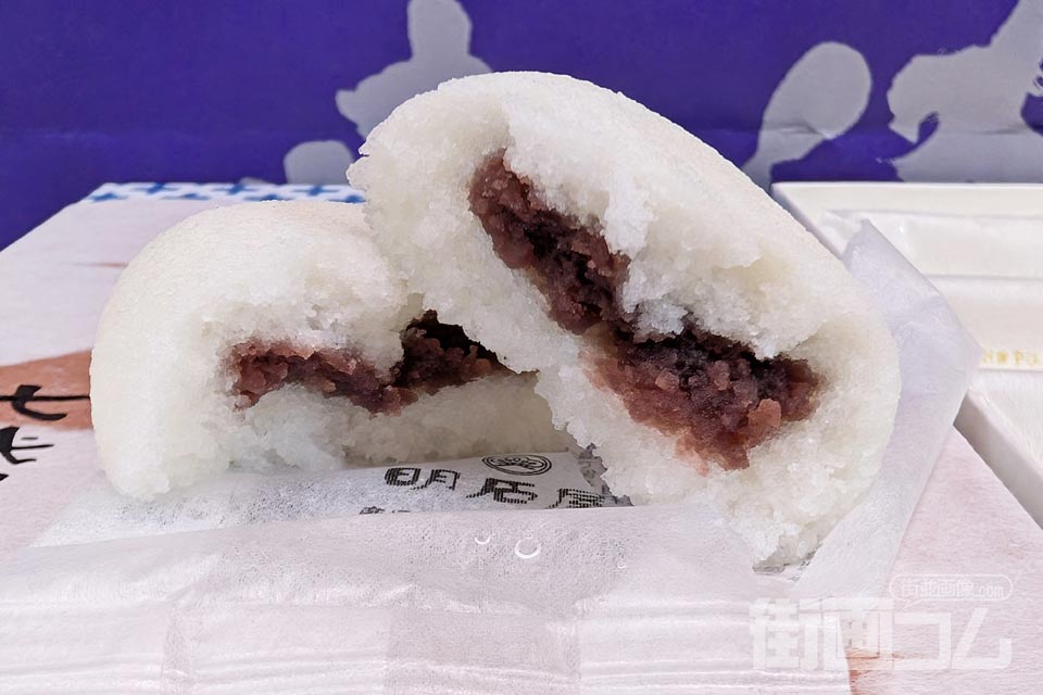 「かるかん饅頭」を２つに割った断面