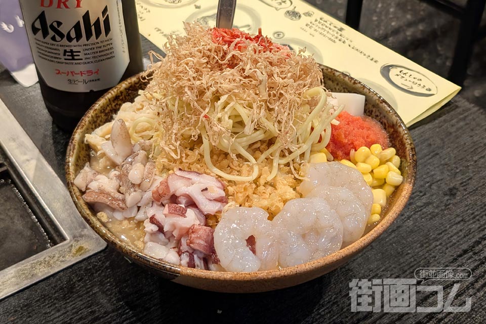 具材のオールスター「蔵スペシャルもんじゃ」