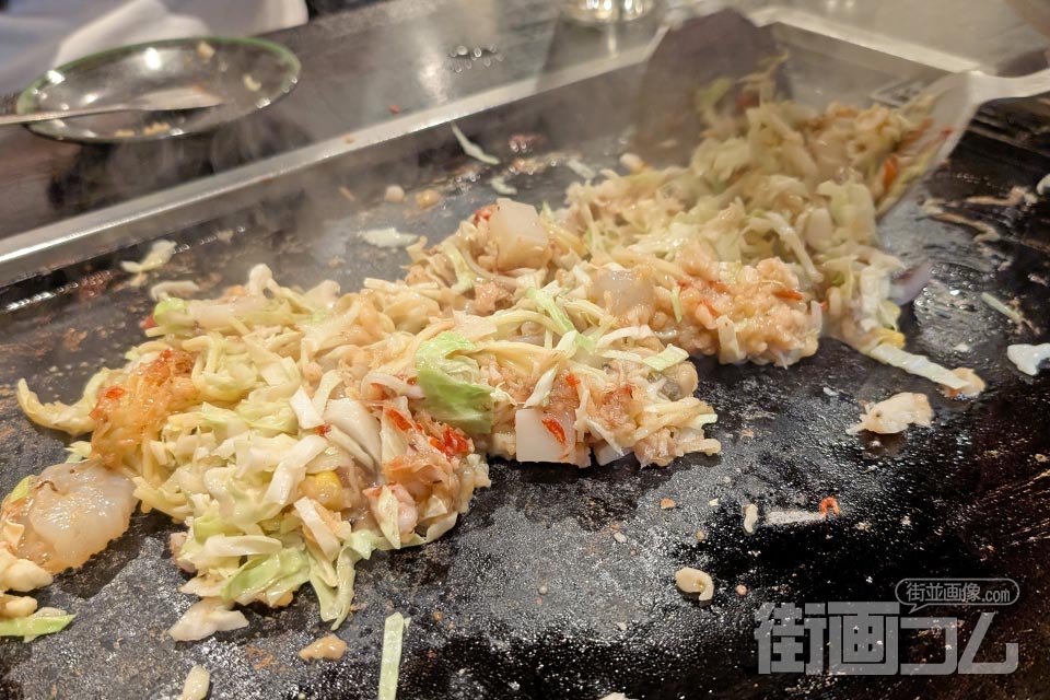 具材のオールスター「蔵スペシャルもんじゃ」