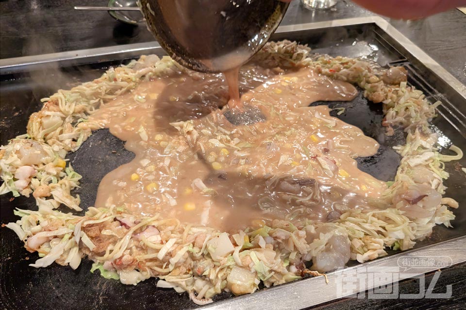 具材のオールスター「蔵スペシャルもんじゃ」