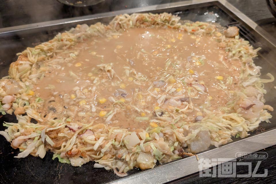 具材のオールスター「蔵スペシャルもんじゃ」