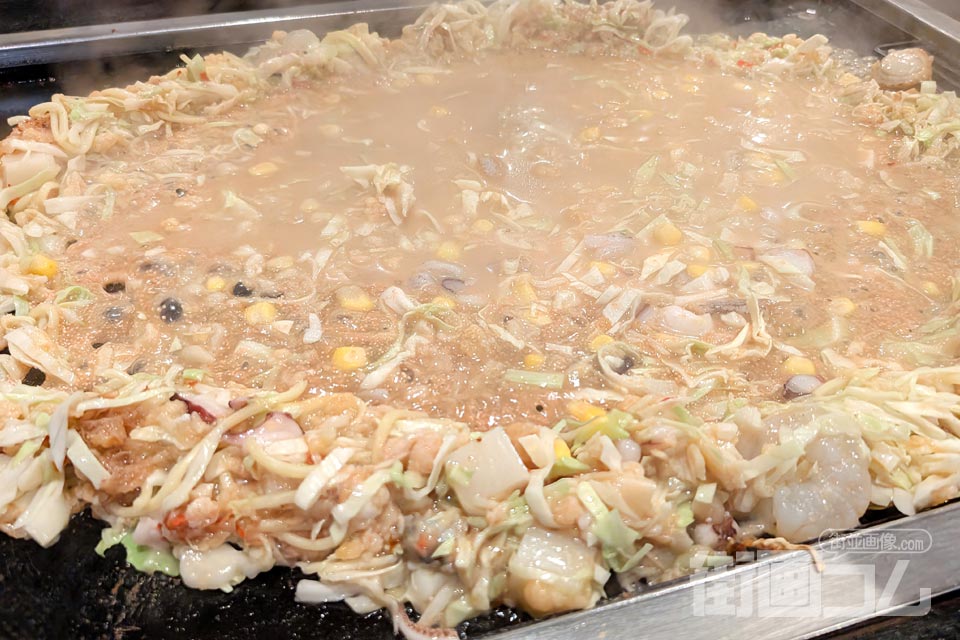 具材のオールスター「蔵スペシャルもんじゃ」