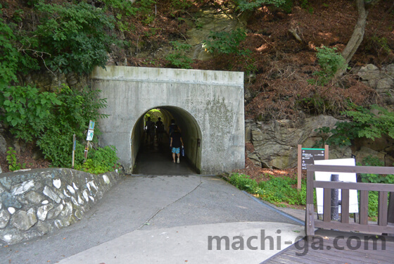 浄土ヶ浜遊歩道1つ目のトンネル
