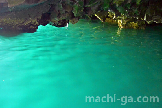 浄土ヶ浜「青の洞窟」