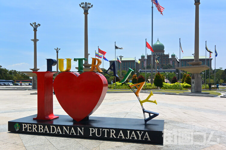 フォトジェニックな「プトラ広場（Dataran Putra）」