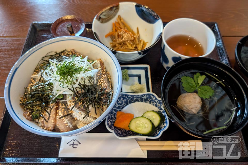 丼屋七兵衛「真いわしの漬丼(定食)」