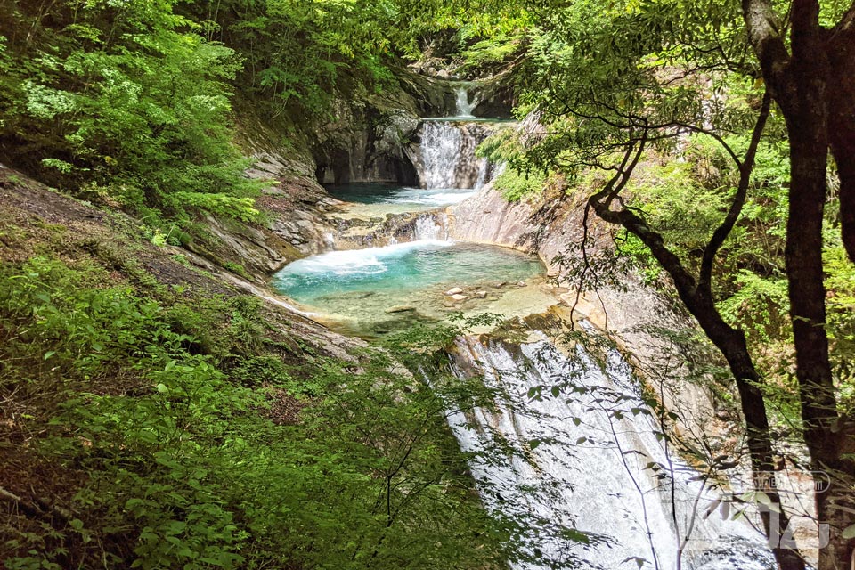 西沢渓谷ハイキングコース「七ツ釜五段の滝」