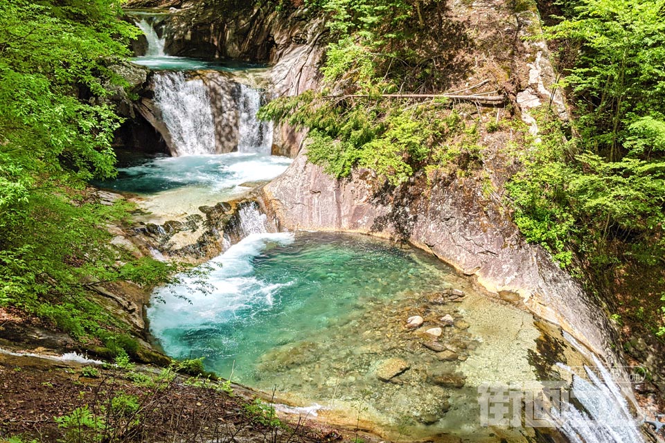 西沢渓谷ハイキングコース「七ツ釜五段の滝」