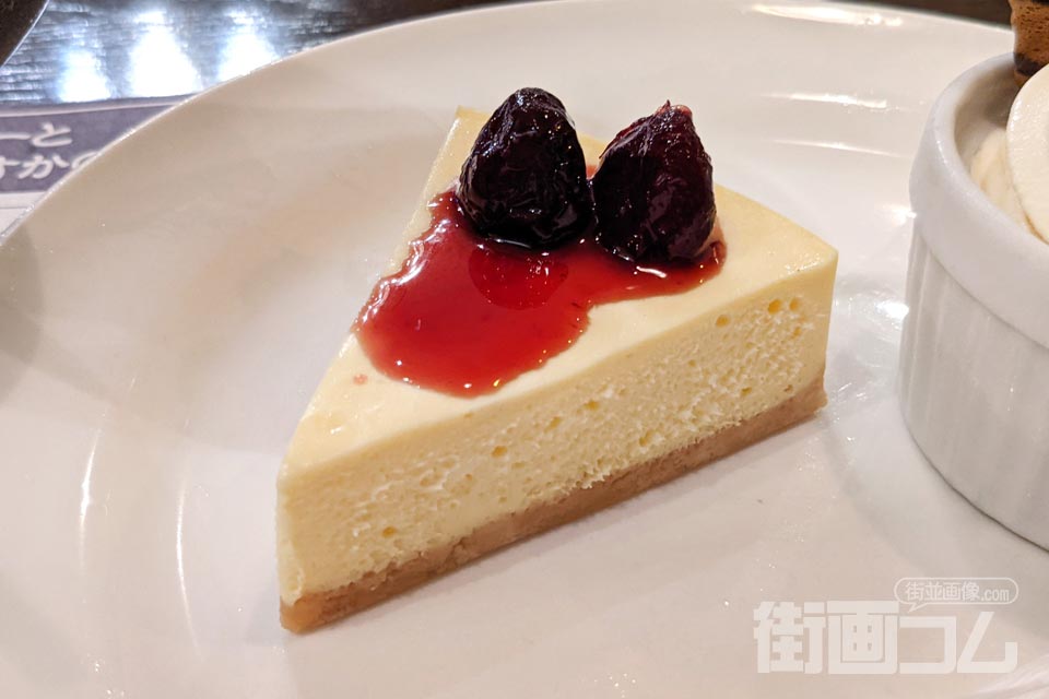 横須賀海軍カレー本舗の「YOKOSUKAチェリーチーズケーキ」
