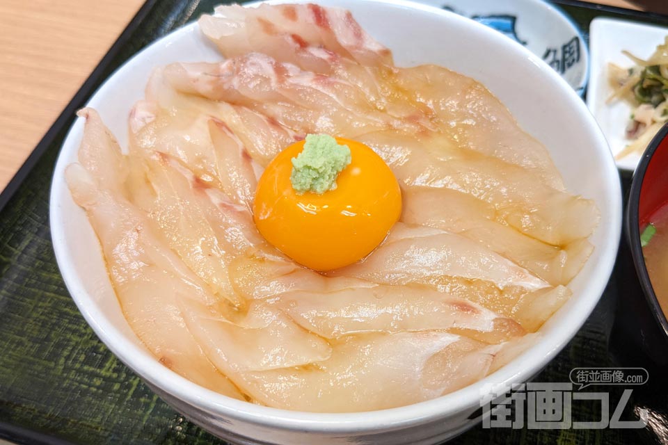 八戸でヒラメ漬け丼「魚まる食堂」！あの有名店の秘伝のタレを使用