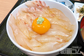 八戸でヒラメ漬け丼「魚まる食堂」！あの有名店の秘伝のタレを使用