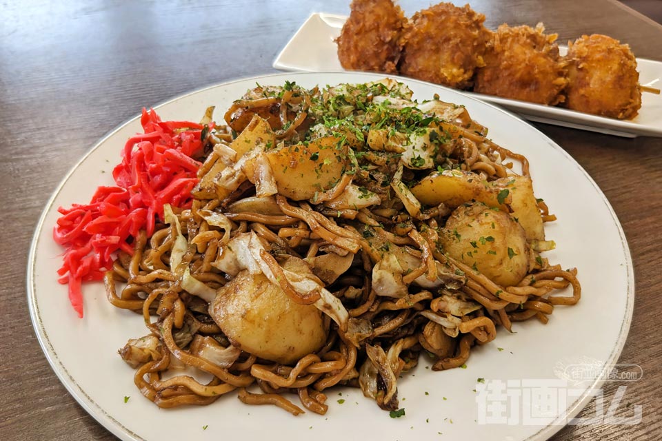 大豆生田商店「じゃがいも入り焼きそば（並盛り）」