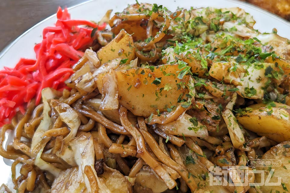 大豆生田商店「じゃがいも入り焼きそば（並盛り）」