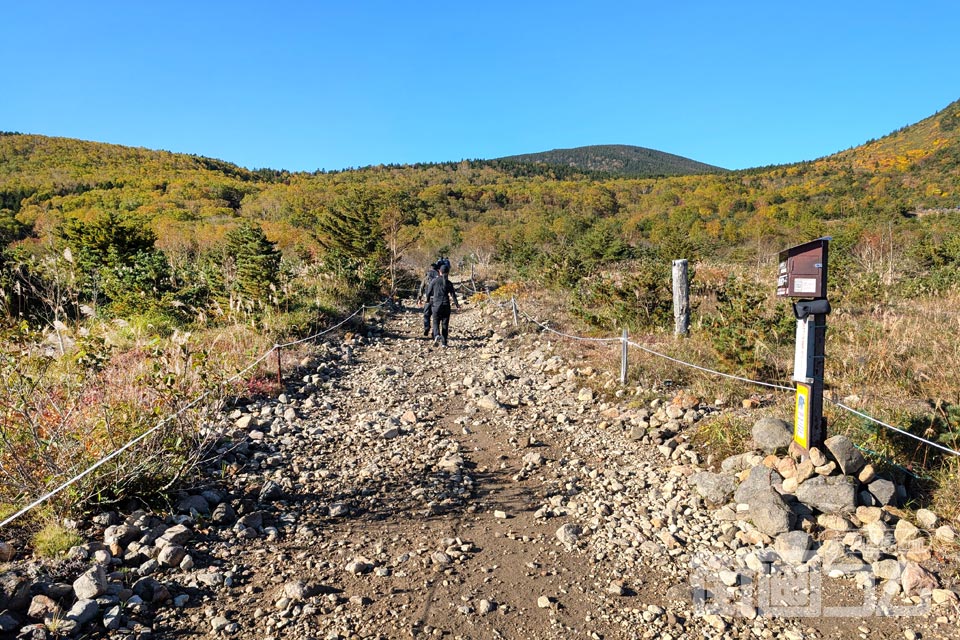 一切経山登山道