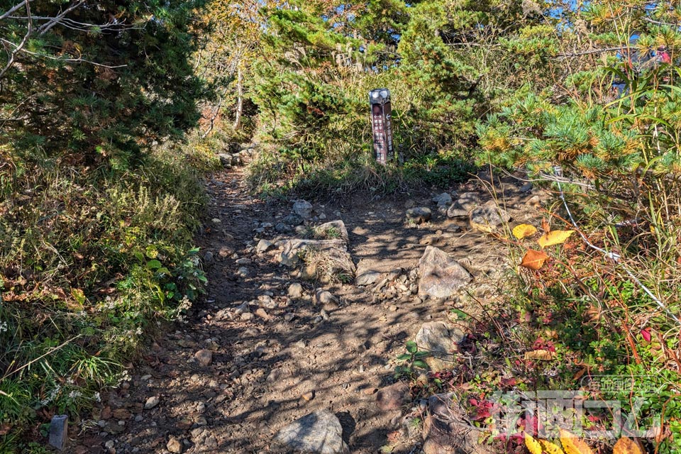 一切経山登山道分岐点