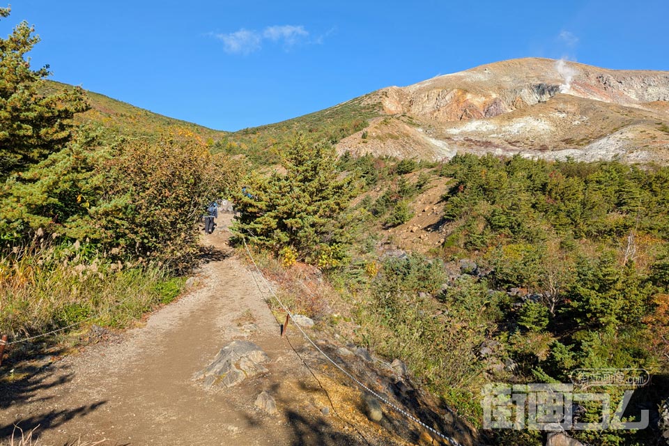 一切経山登山道から大穴火口