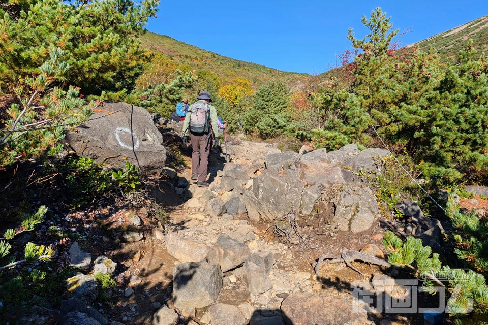 一切経山登山道