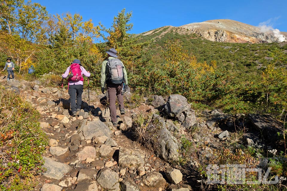 一切経山登山道から大穴火口